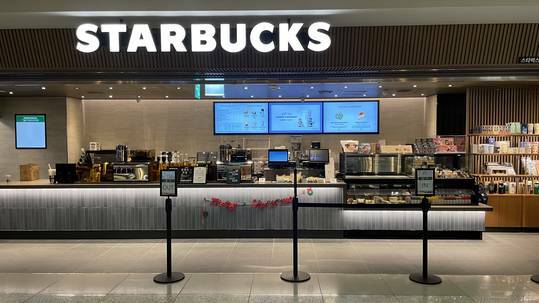 Starbucks Incheon Airport T1raendeuB1 — photo 1