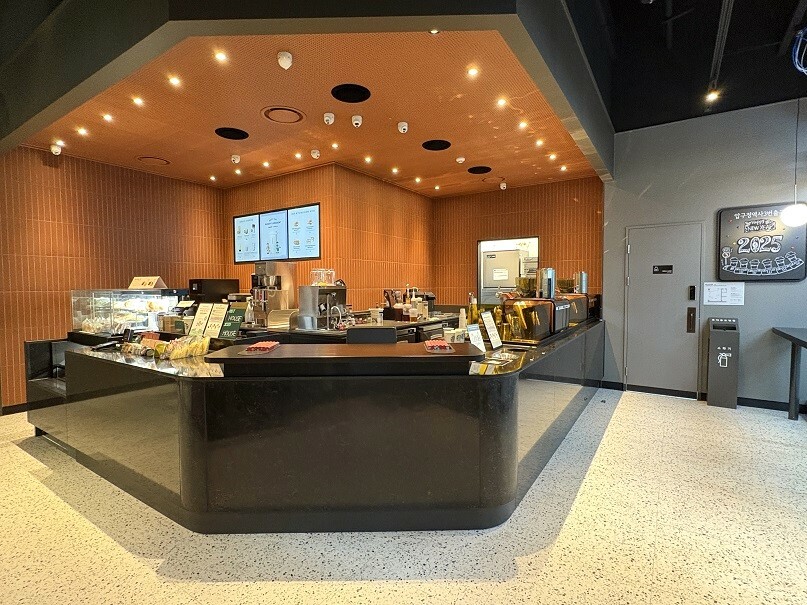 Starbucks Apgujeong Station Building Exit 3 — photo 3