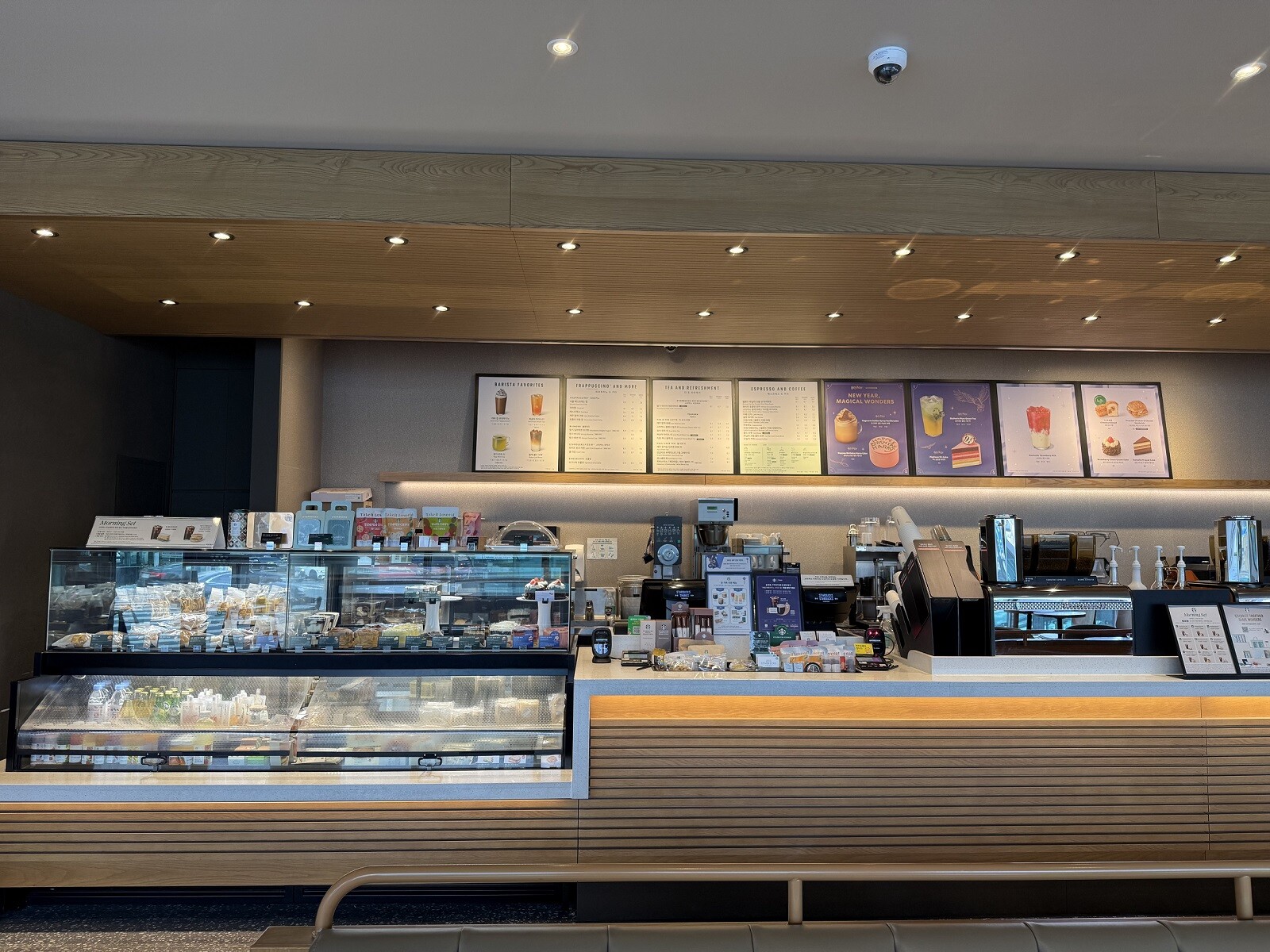 Starbucks Sangsu Station — photo 4