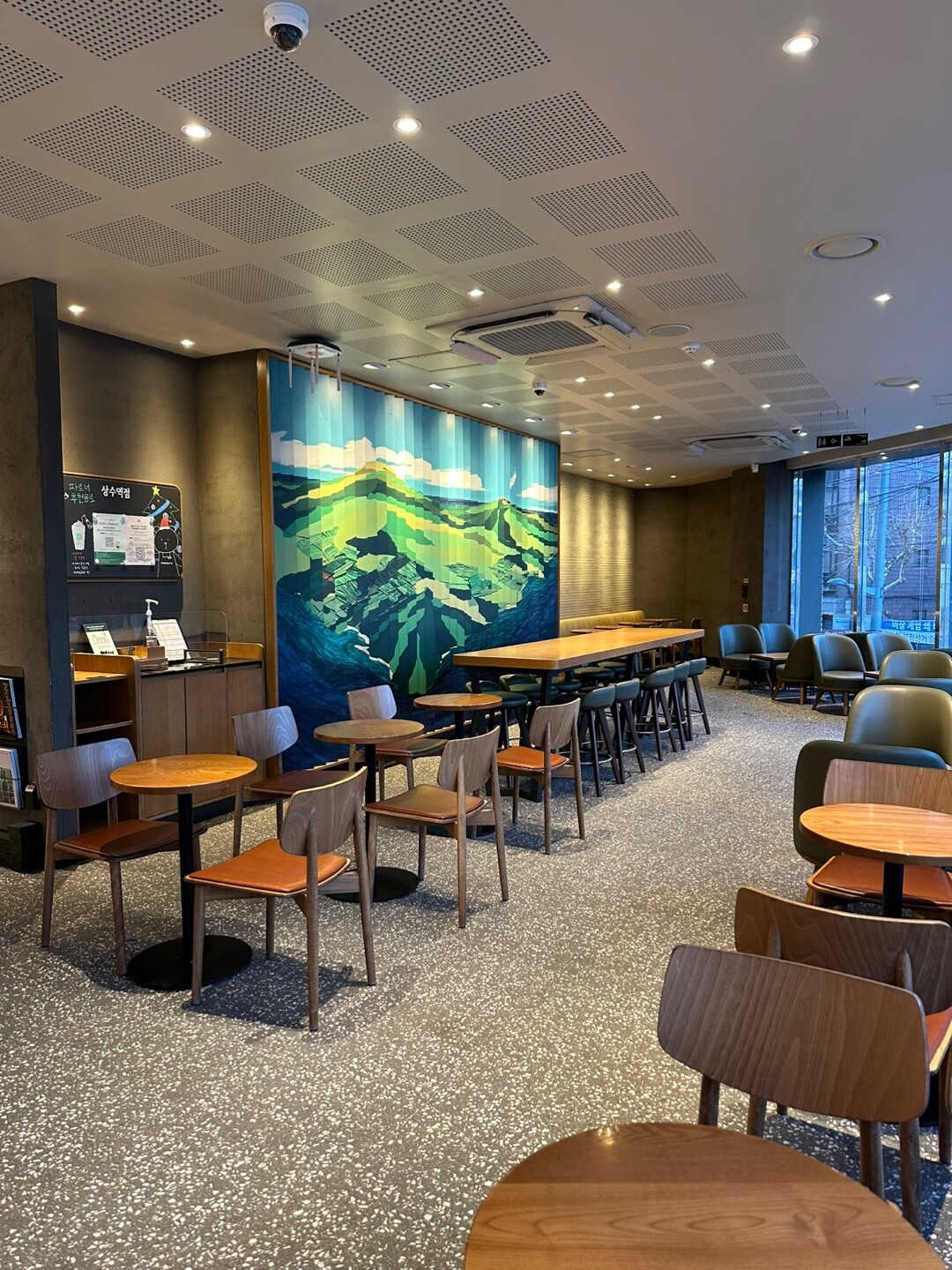 Starbucks Sangsu Station — photo 2