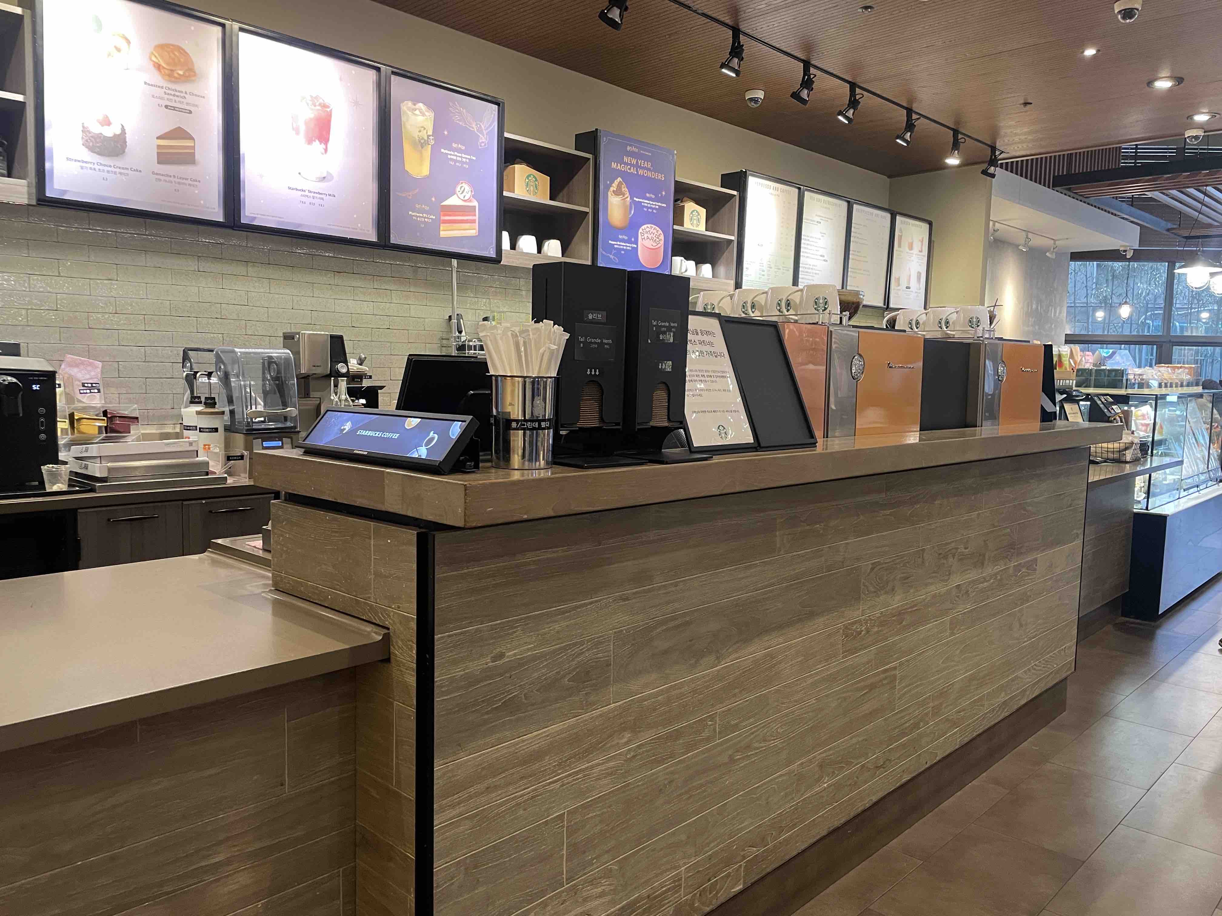 Starbucks Omok Gyo Station — photo 3