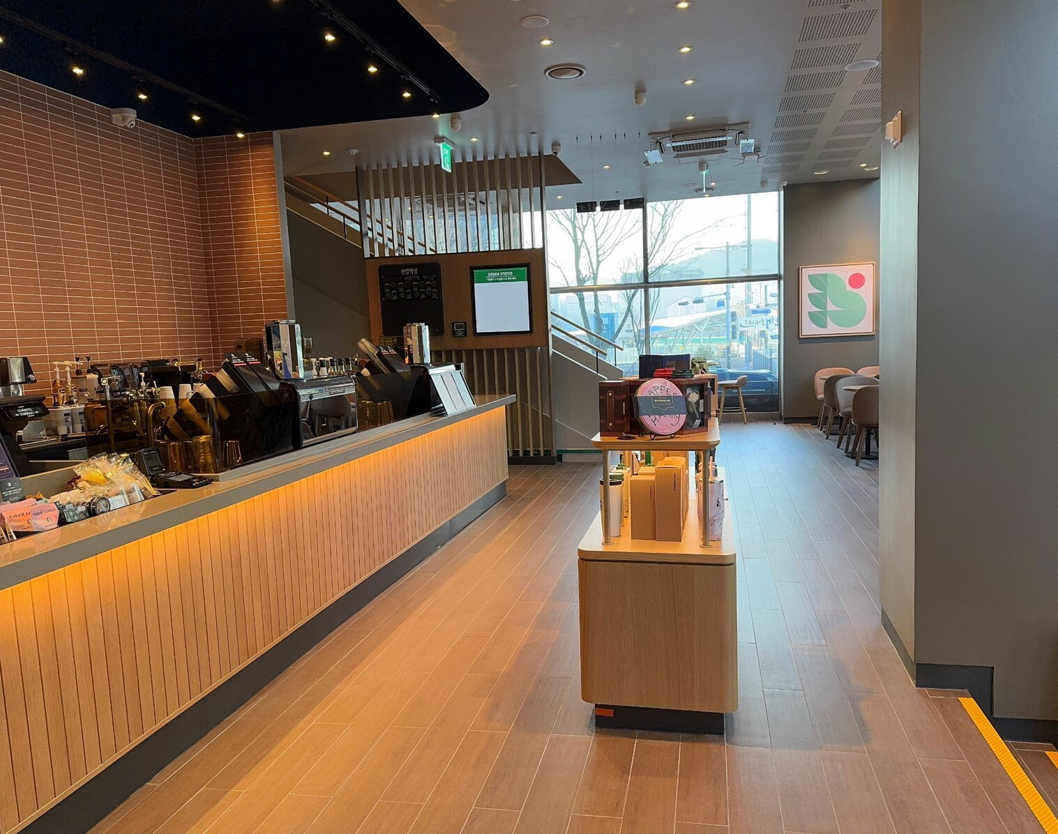 Starbucks Jinjeop Station — photo 2