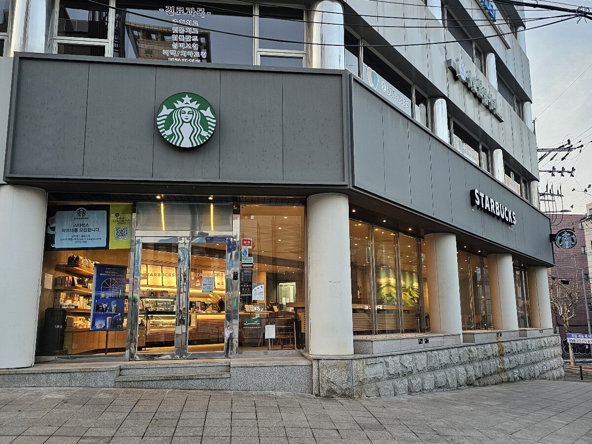 Starbucks Sangsu Station — photo 1