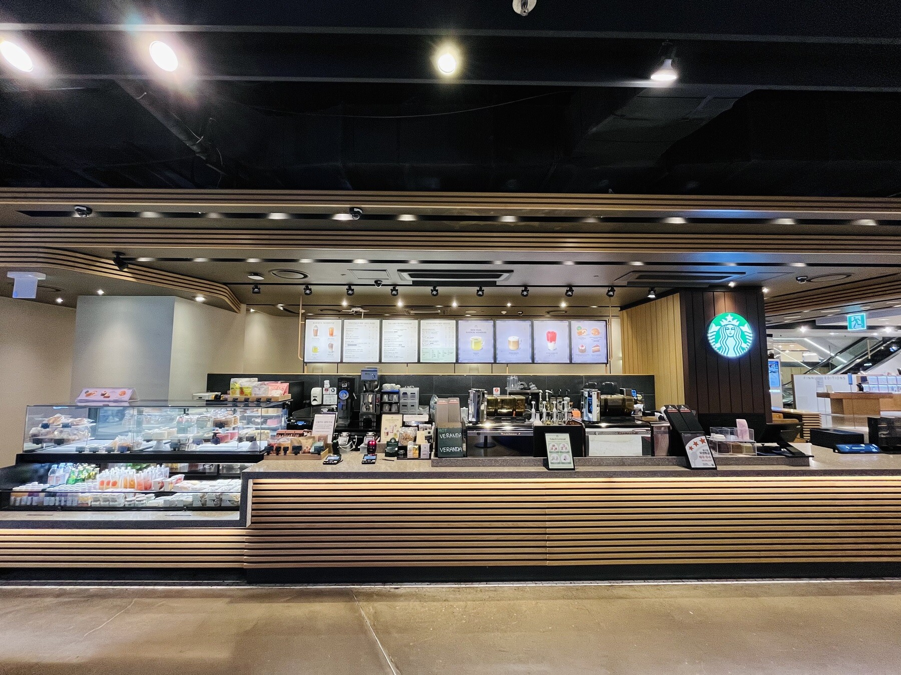 Starbucks Hyundai Sinchon — photo 2