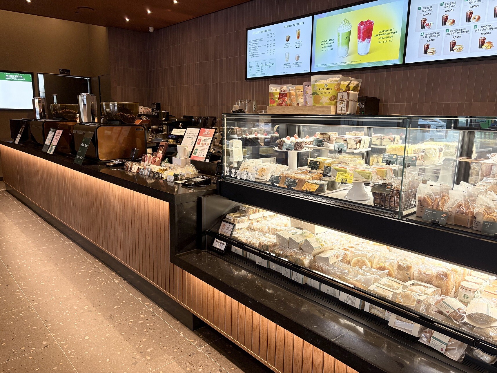 Starbucks Sinsa Station — photo 3