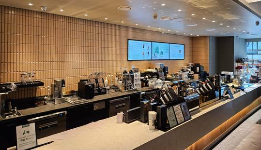 Starbucks Isu Station Exit 13 — photo 2