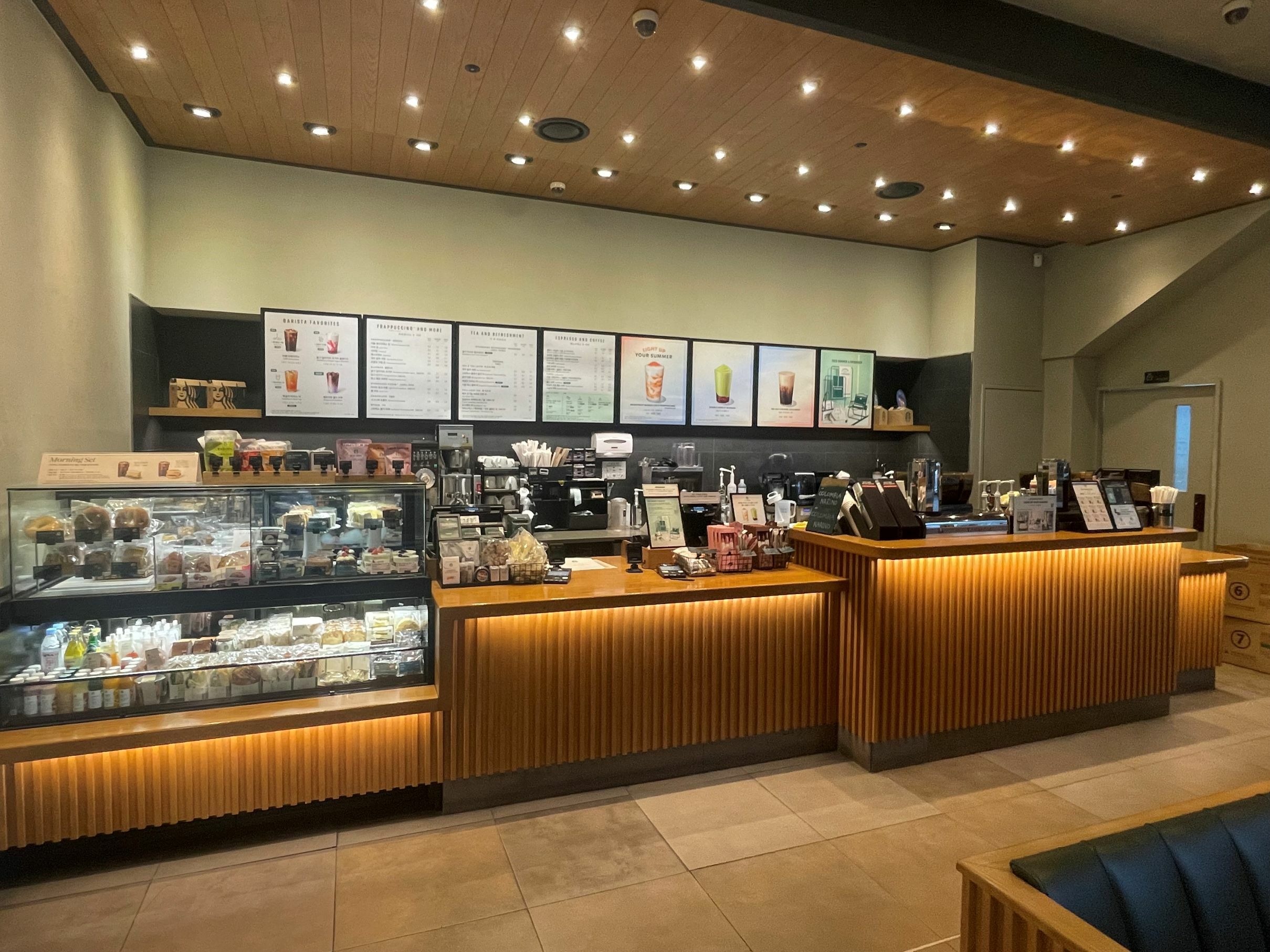 Starbucks Indeogwon Station — photo 2