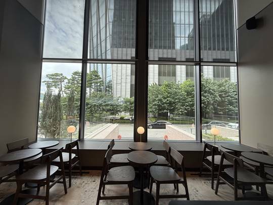 Starbucks Yeouido Wonsentineol — photo 4