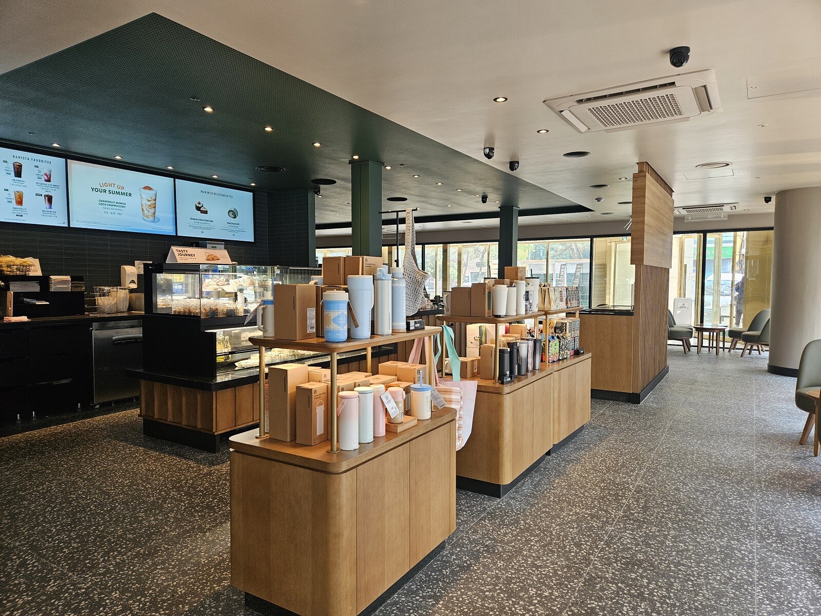 Starbucks Daegu Station — photo 4