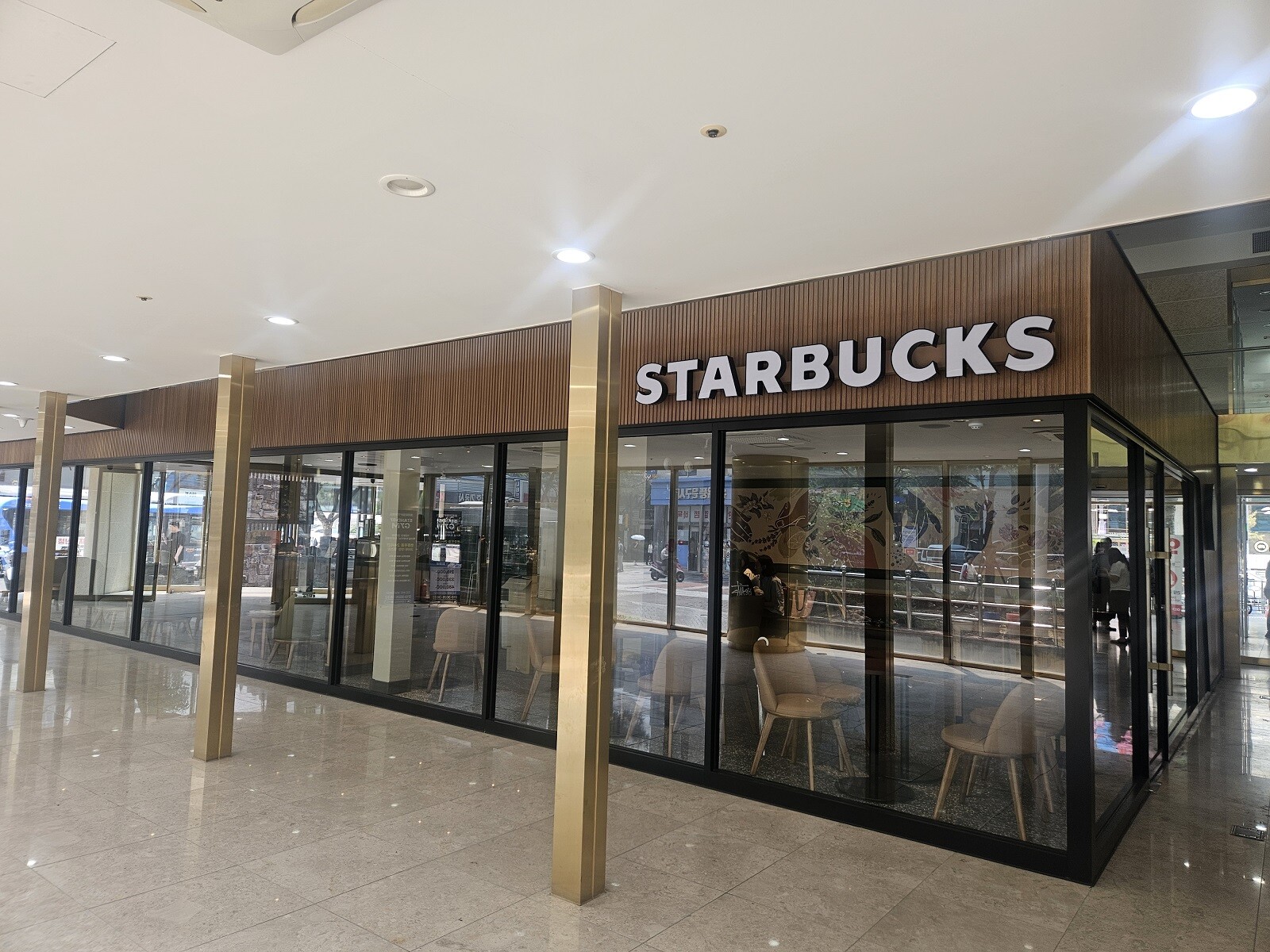 Starbucks Daegu Station — photo 3