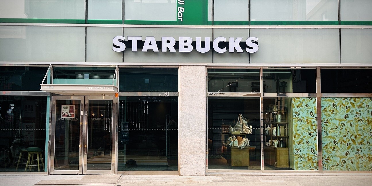 Starbucks Isu Station Exit 13 — photo 1