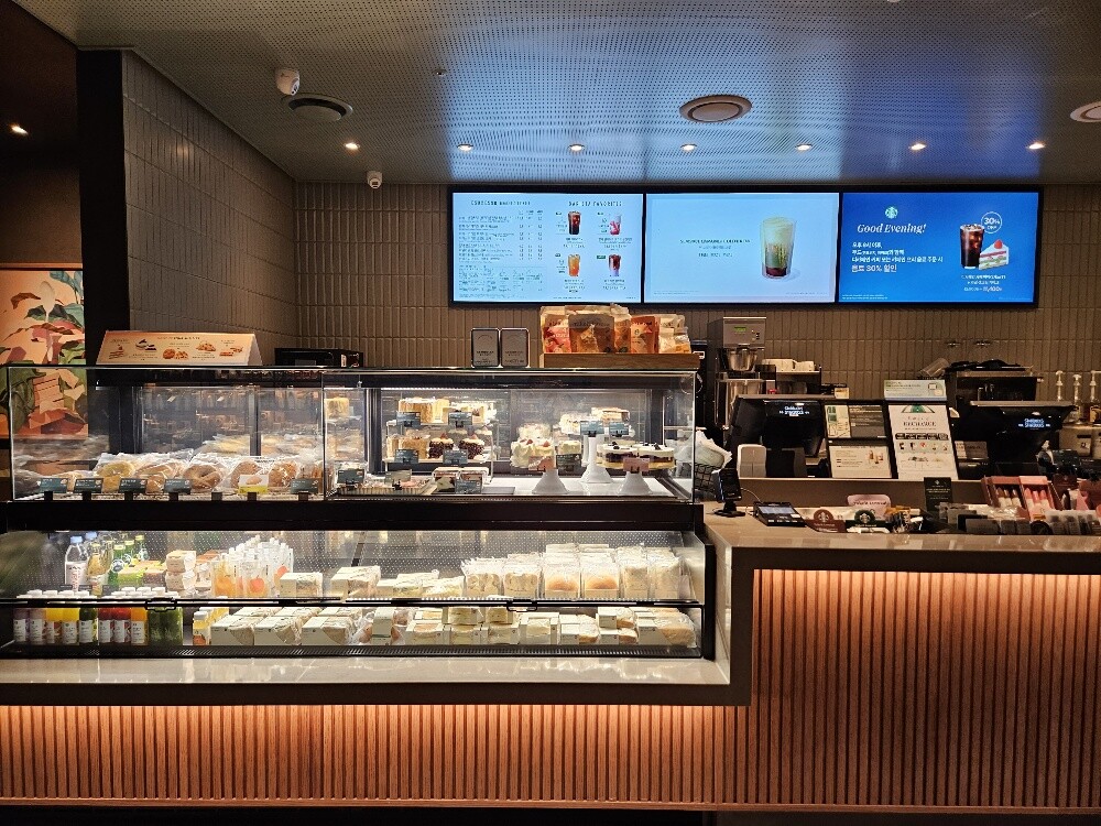 Starbucks Gangnam Bijyeon Tower — photo 3