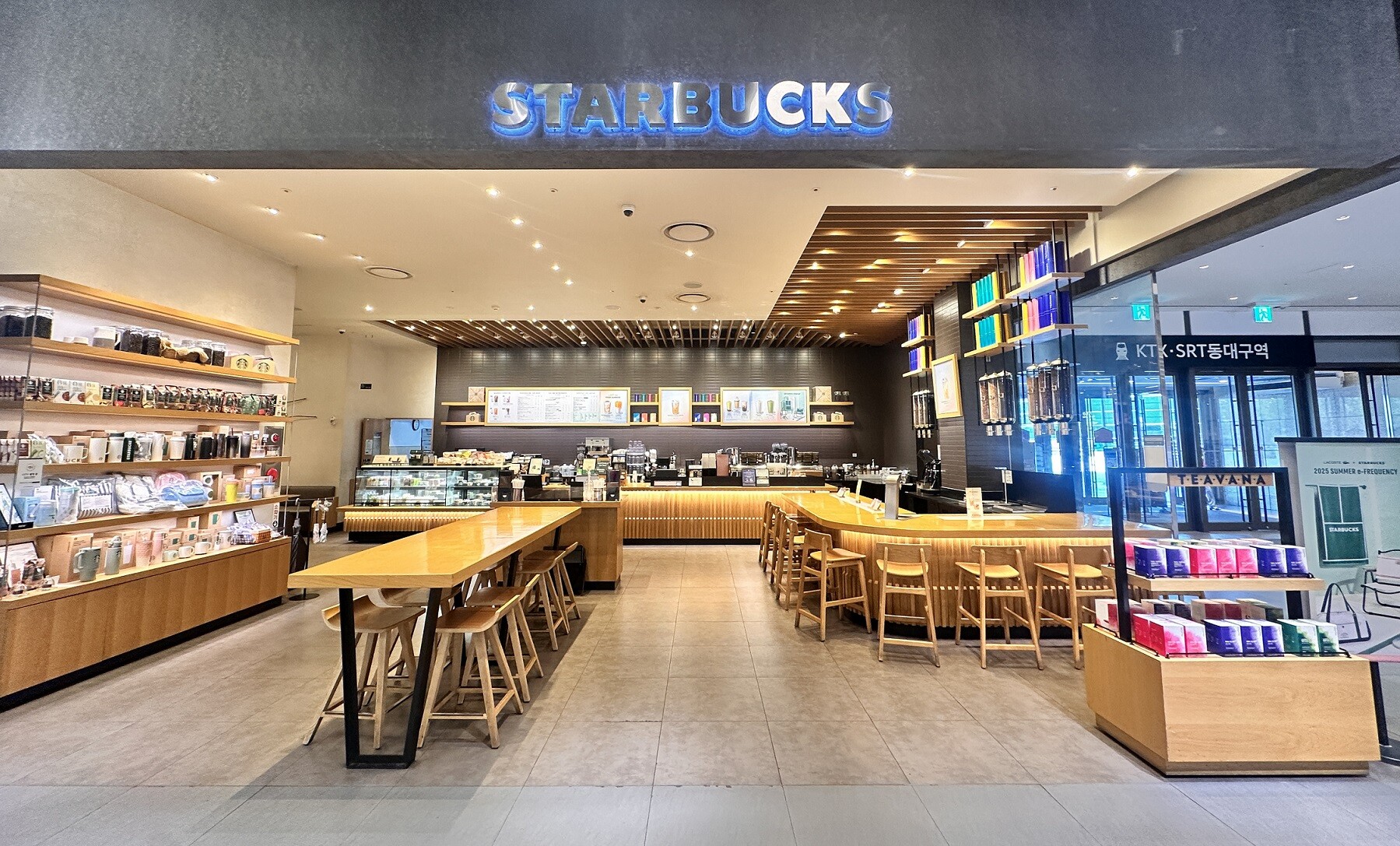 Starbucks Shinsegae Daegu 3F( Teavana ) — photo 1