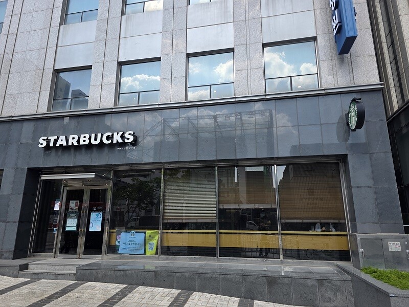 Starbucks Nonhyeon Station Intersection — photo 1