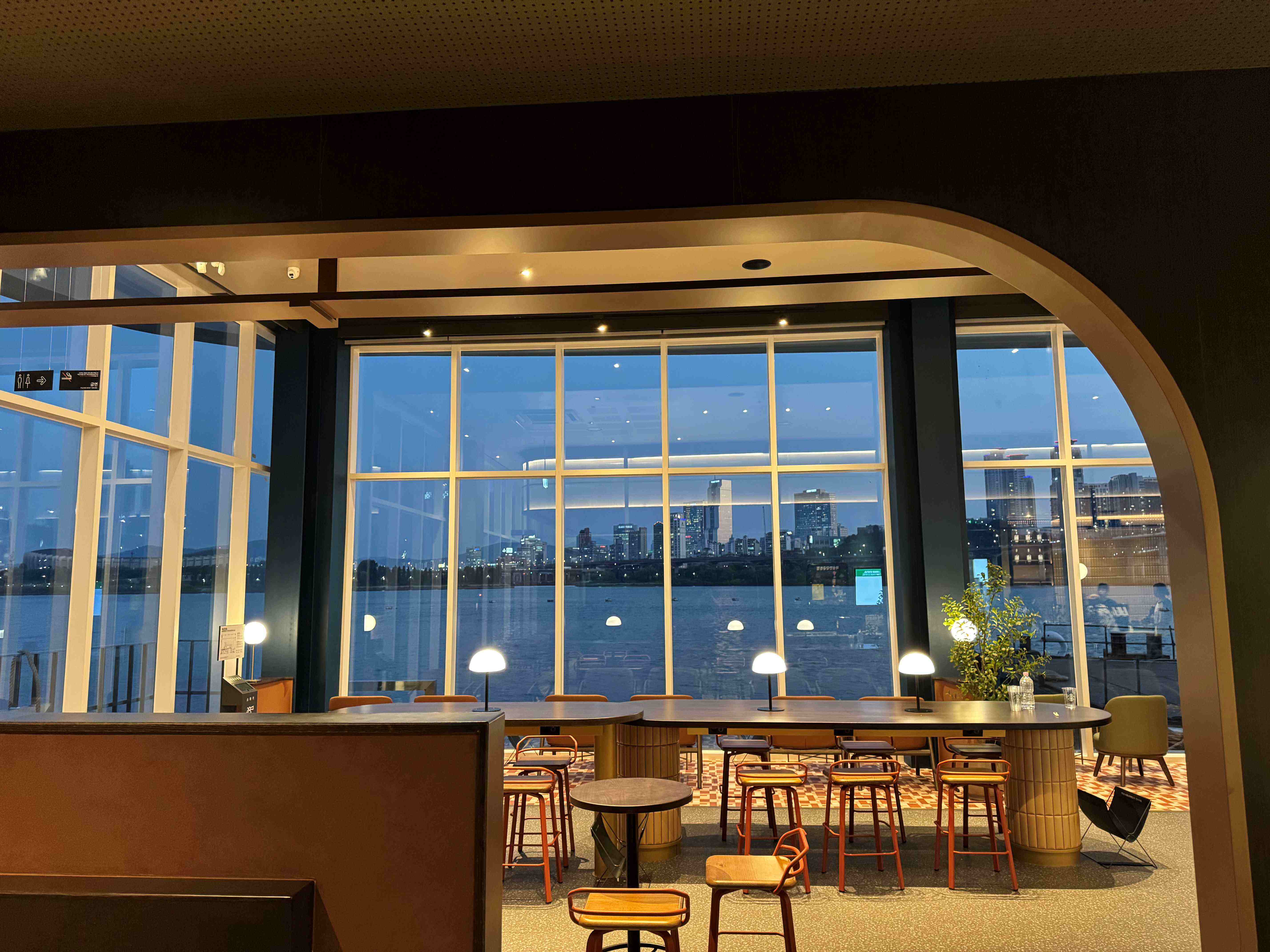 Starbucks Ttukseomhangang Park — photo 2