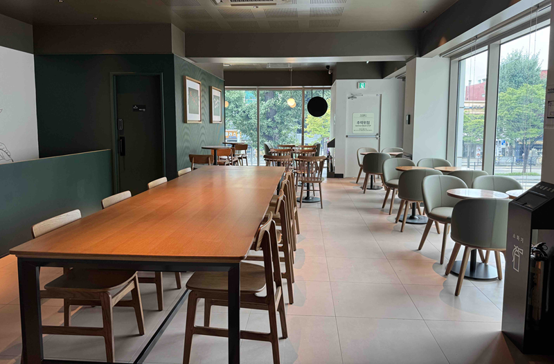 Starbucks Namyeong-dong — photo 4