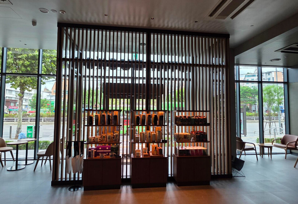 Starbucks Sillim Nokdu Street — photo 3