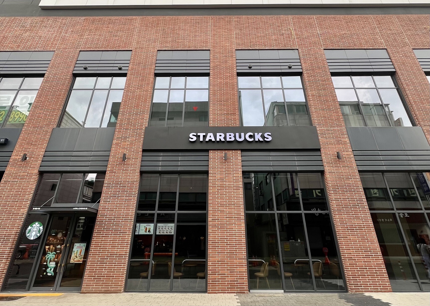 Starbucks Konkuk Univ. Rodeo — photo 1