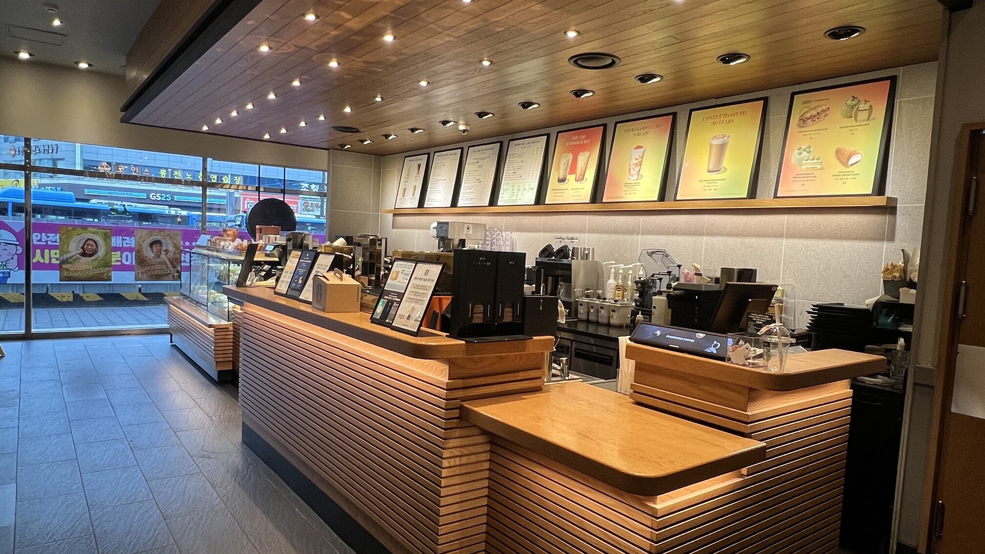 Starbucks Daegu Seobu Bus Stop Station — photo 4