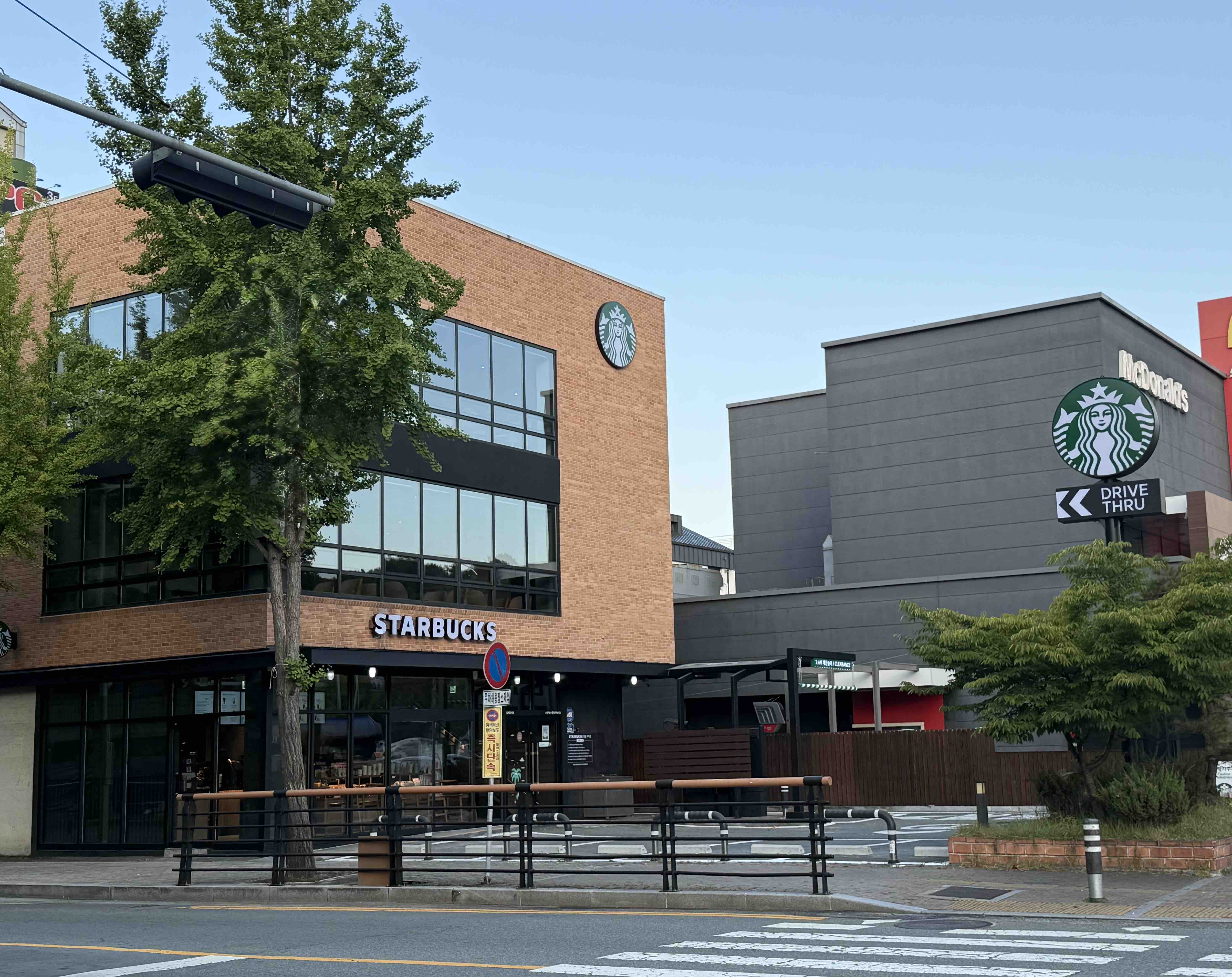 Starbucks Daegu Manchon — photo 1
