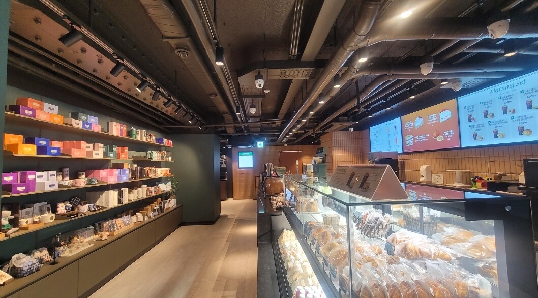 Starbucks Myeongdongjungang-ro — photo 2