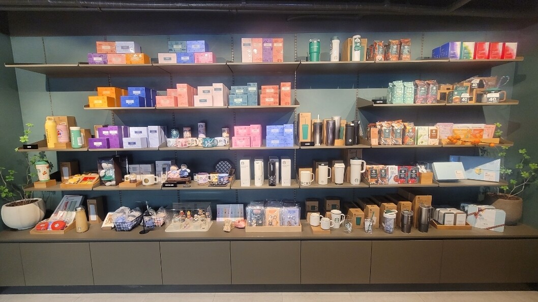 Starbucks Myeongdongjungang-ro — photo 3