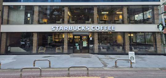 Starbucks Sinchon Five-way Intersection — photo 1