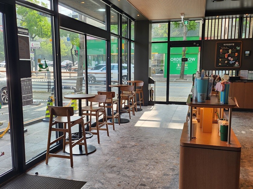 Starbucks Daegu Manchon — photo 4