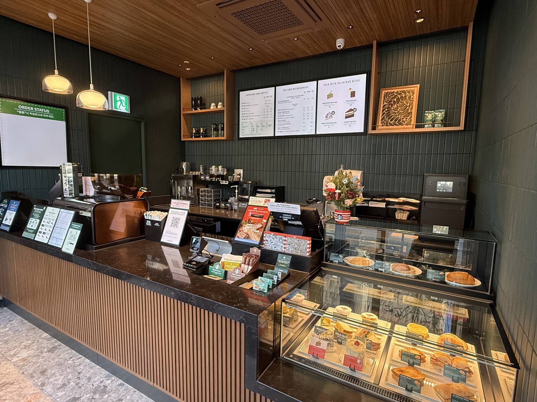 Starbucks Jamsil Teurijium — photo 3