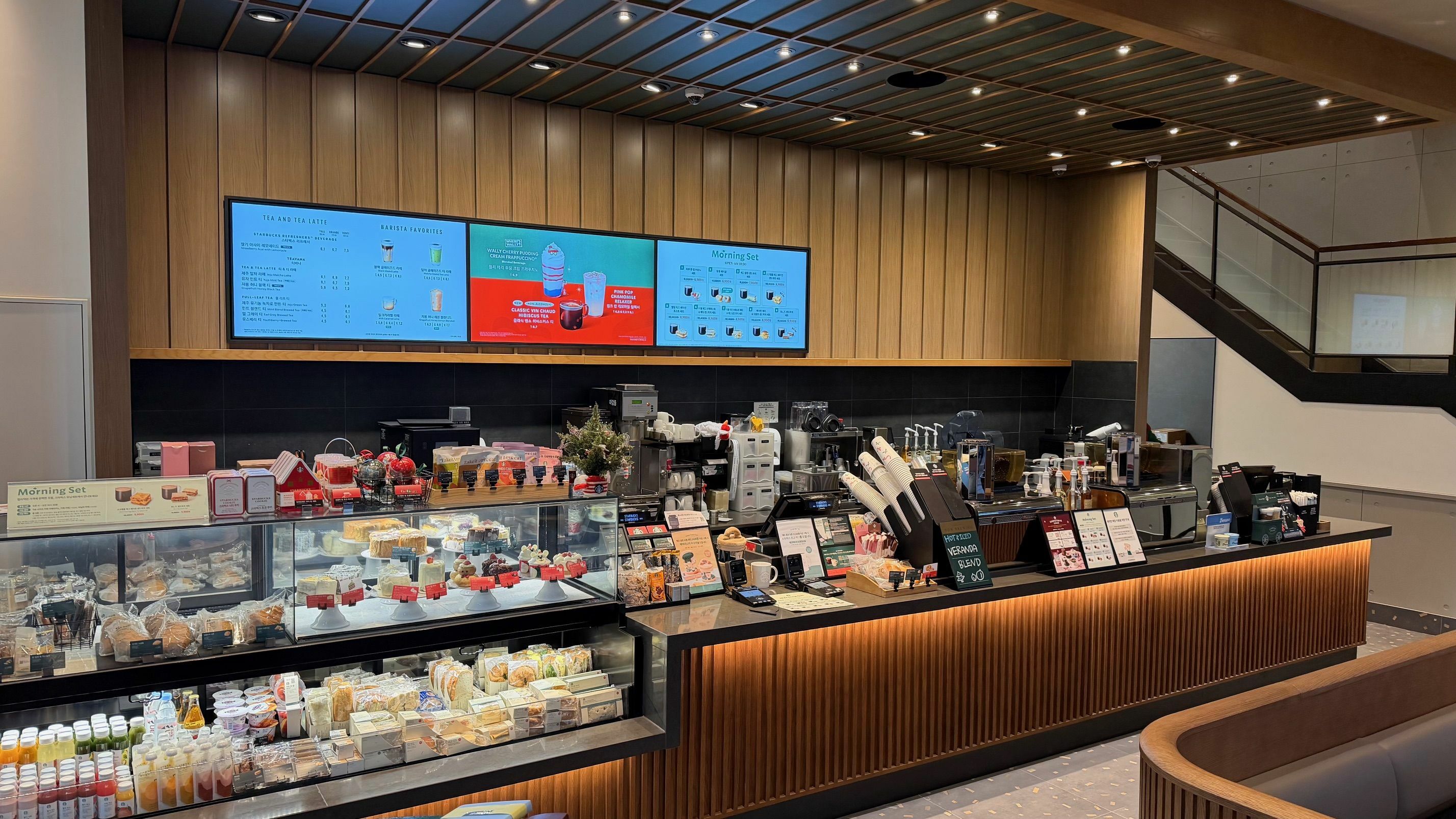Starbucks Suwon Mangpo Station — photo 2