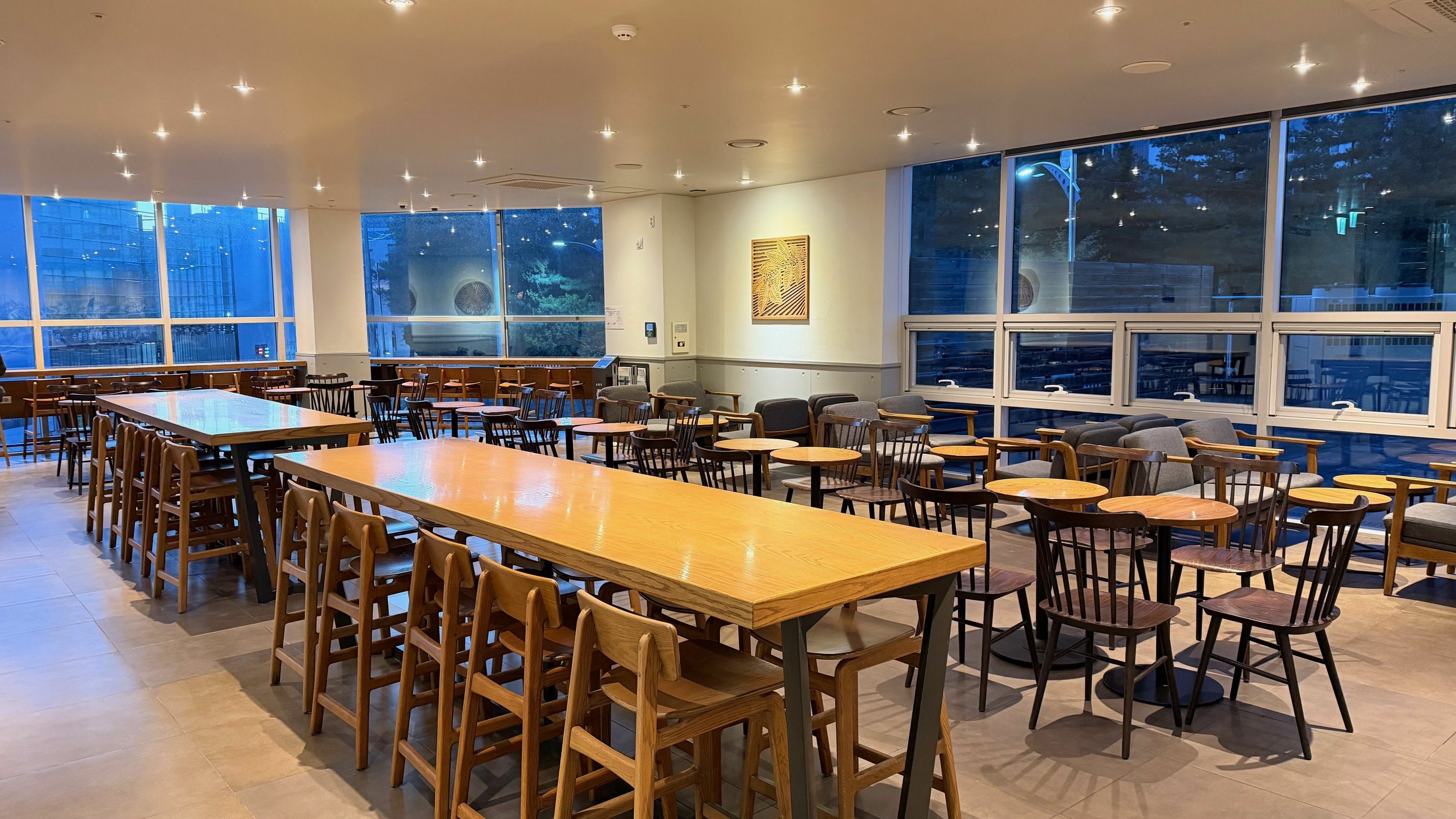 Starbucks Suwon Mangpo Station — photo 3
