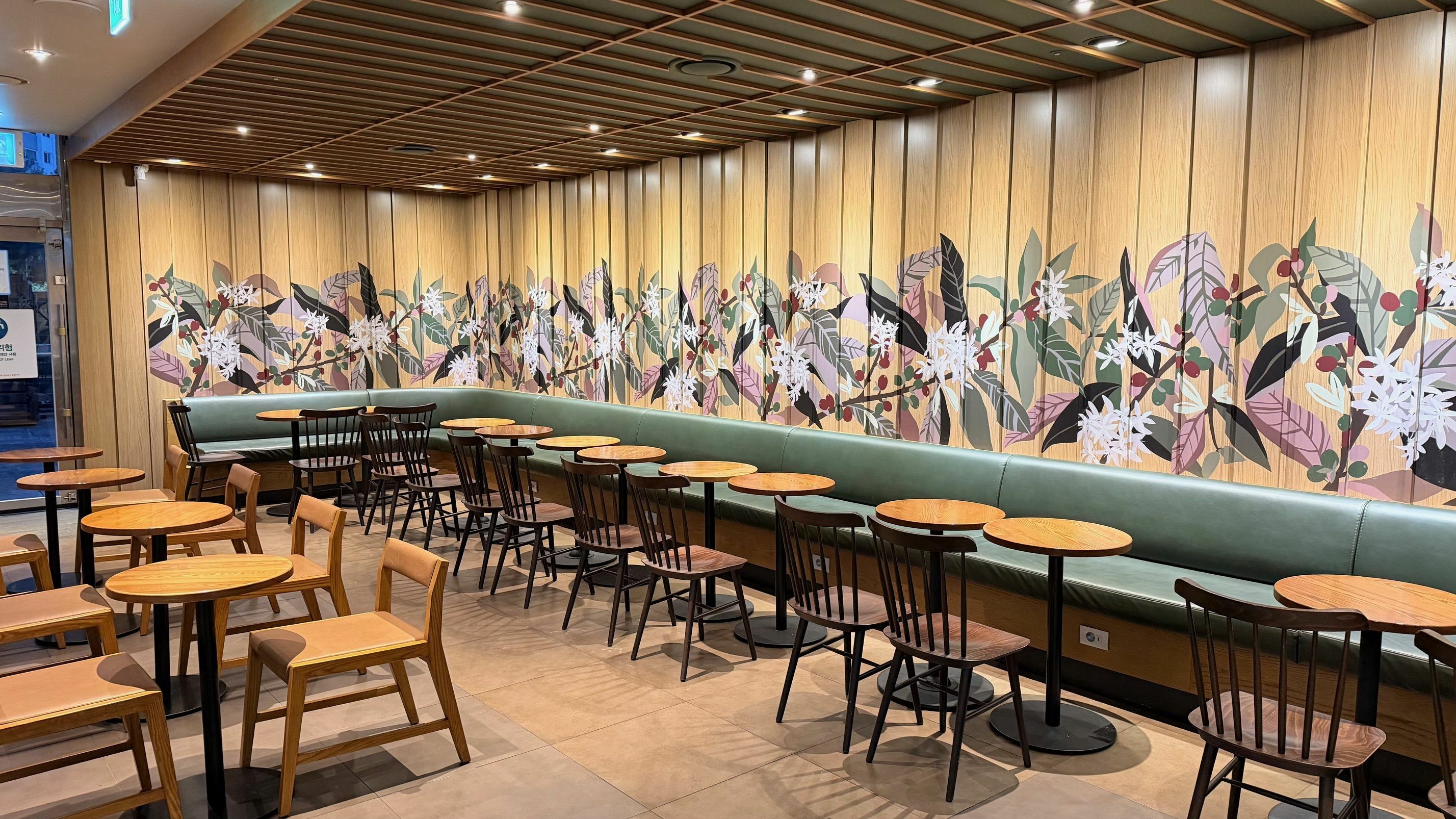 Starbucks Suwon Mangpo Station — photo 4
