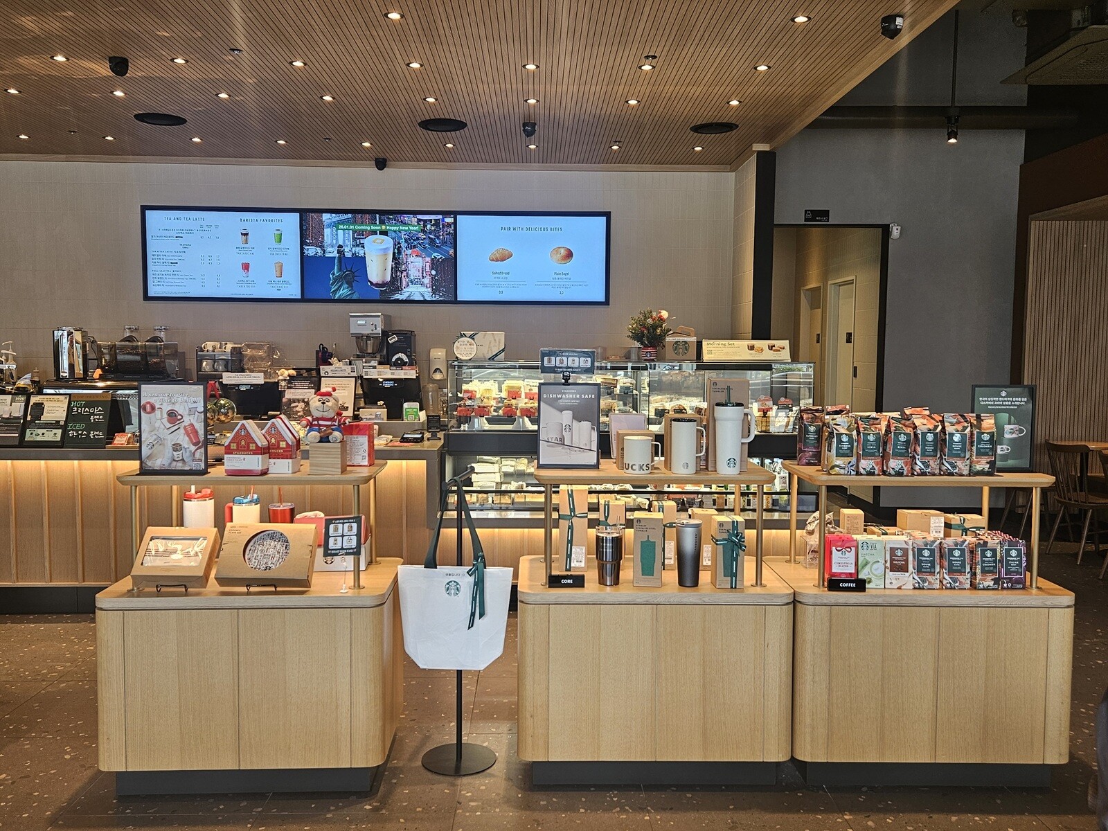 Starbucks Daegu Duryu Station — photo 3