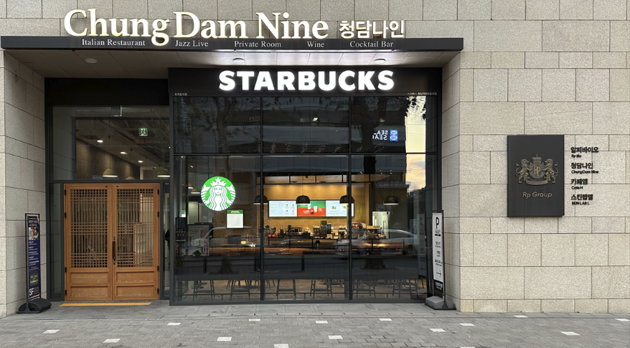 Starbucks Cheongdam Station Exit 6 — photo 1