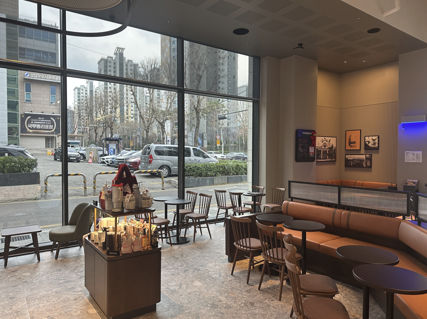 Starbucks Cheongdam Station Exit 6 — photo 3