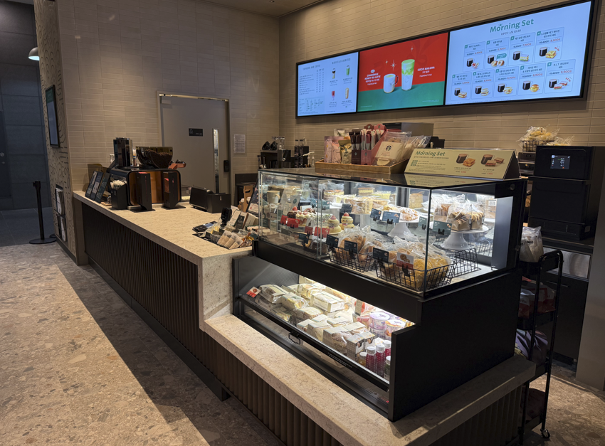 Starbucks Cheongdam Station Exit 6 — photo 4