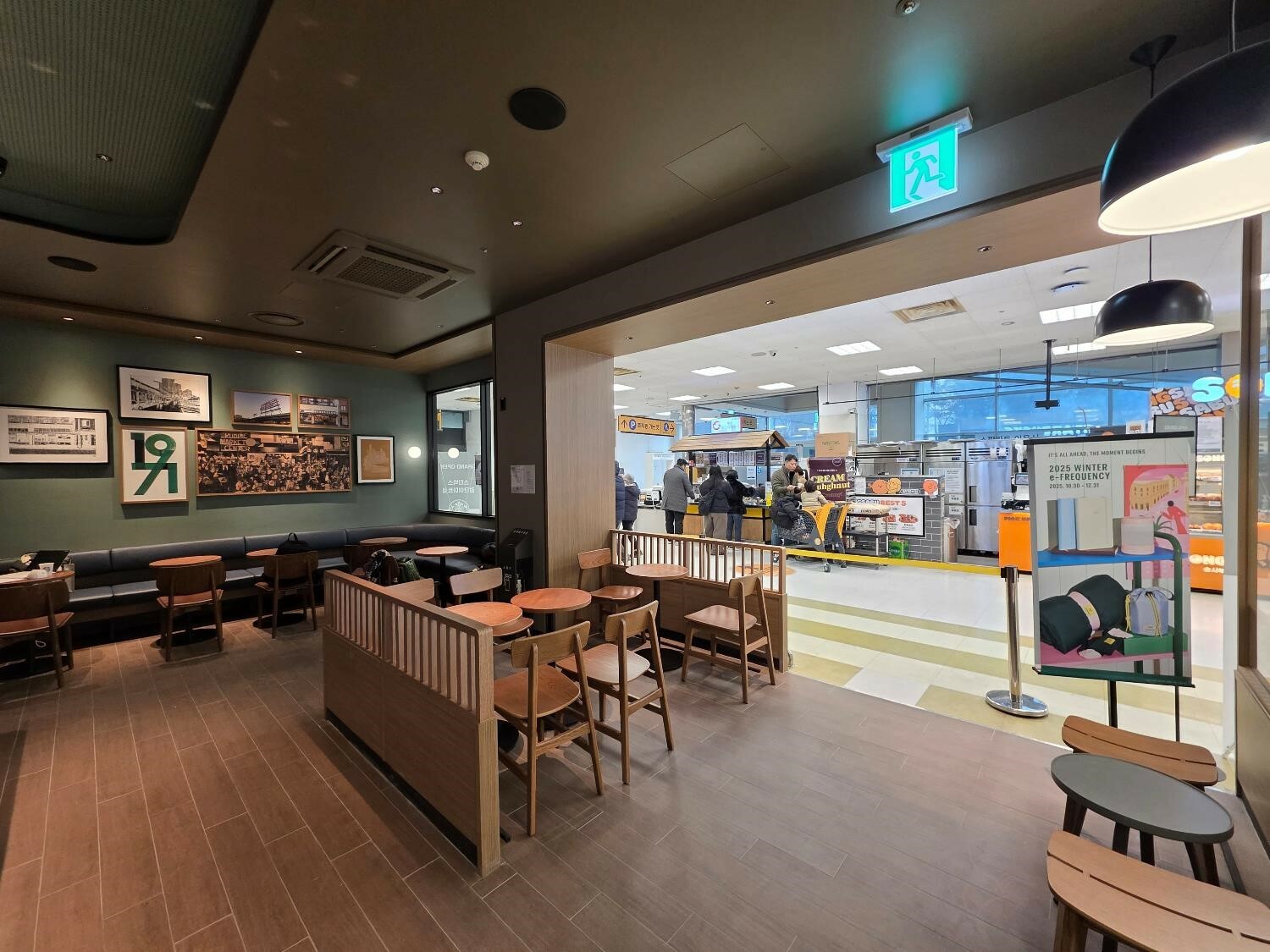 Starbucks Geomdan E-Mart — photo 3