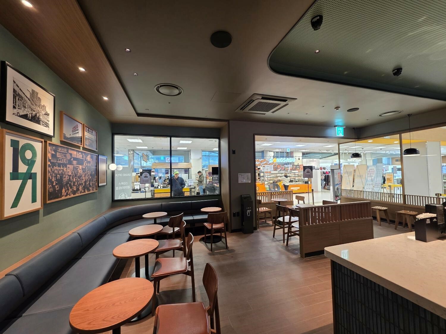 Starbucks Geomdan E-Mart — photo 4