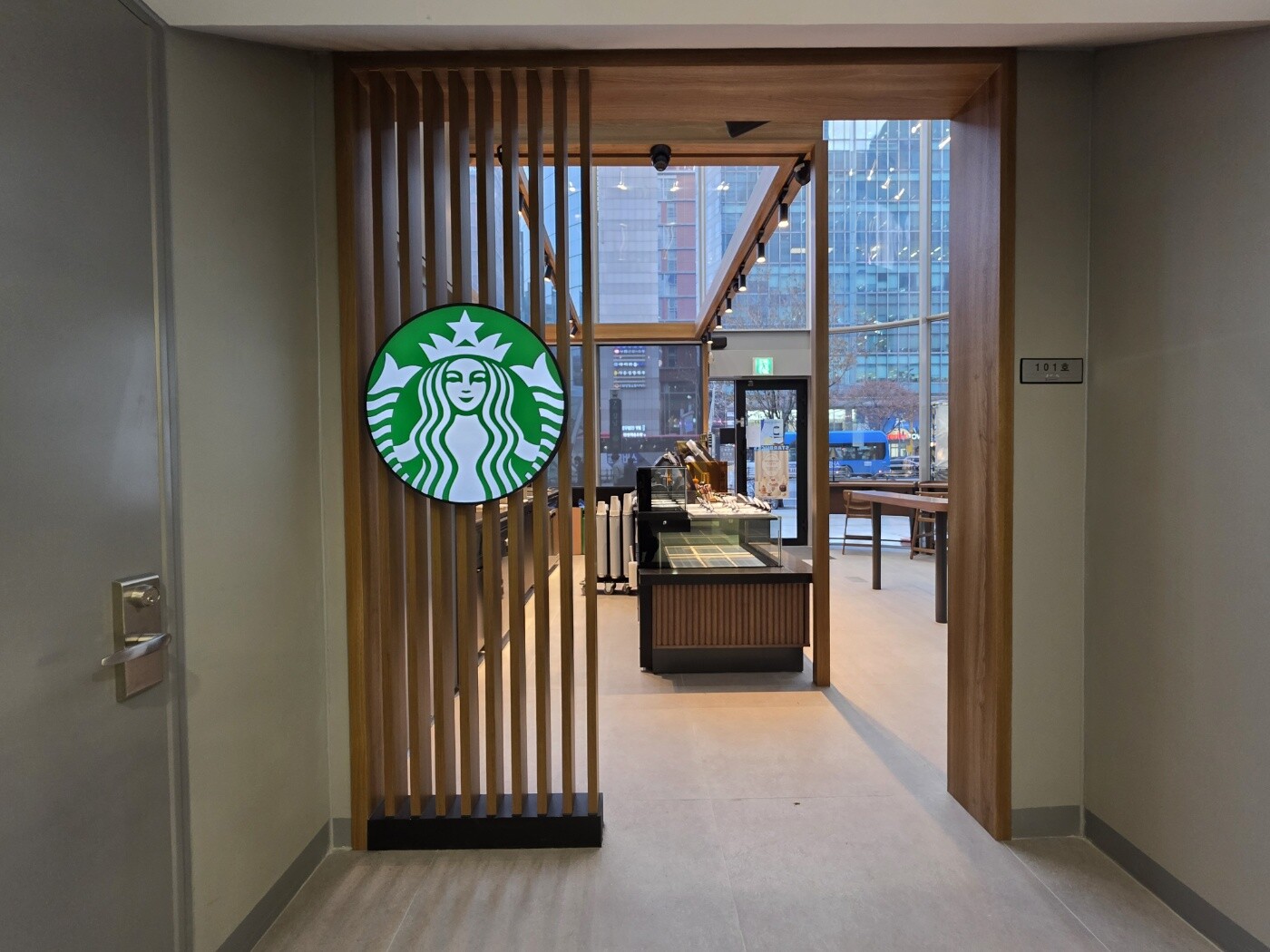 Starbucks Gangnam Station Exit 7 — photo 4