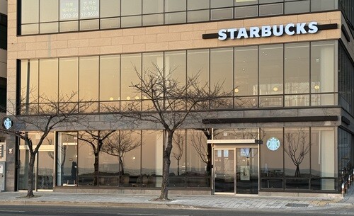 Starbucks Dadaepo Beach — photo 1