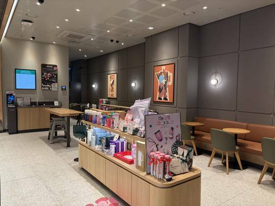 Starbucks Hoehyeon Station — photo 2