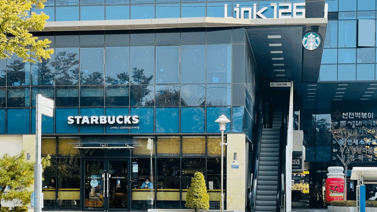 Starbucks Incheon Terminal Intersection — photo 1