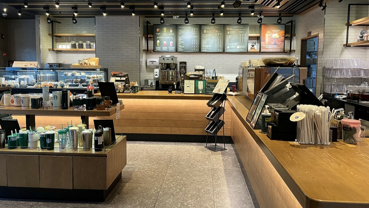 Starbucks Incheon Terminal Intersection — photo 2