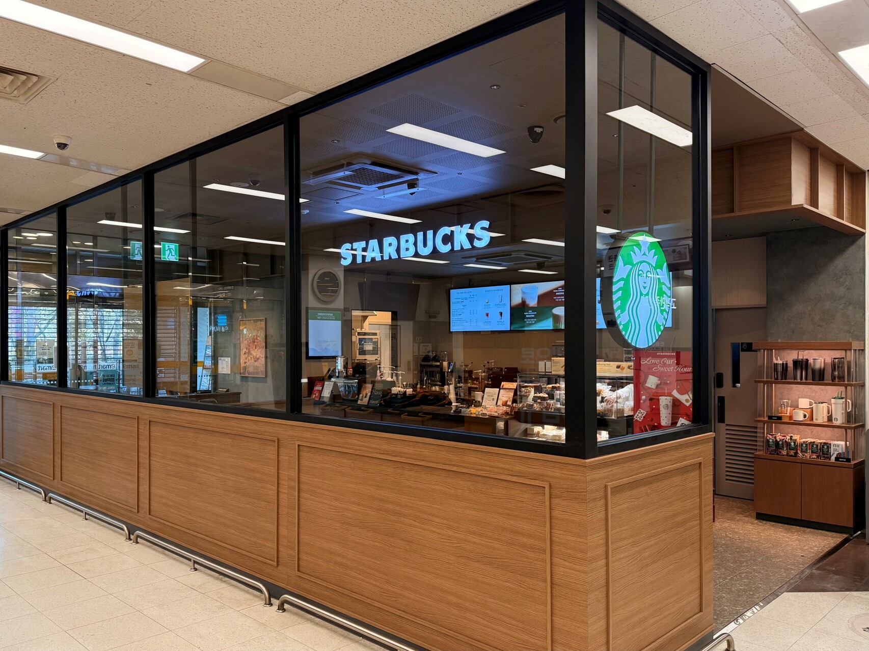 Starbucks Sanbon E-Mart — photo 1