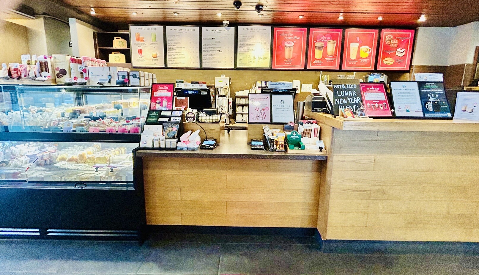 Starbucks Sookmyung Womans Univ. Entrance Station — photo 4