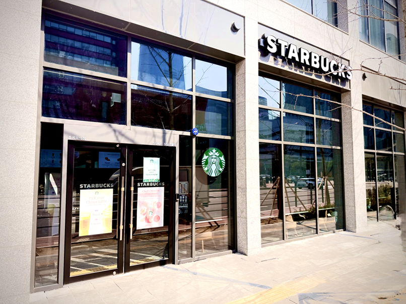 Starbucks Jamsil Reuel — photo 1