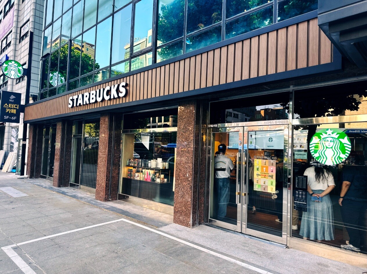 Starbucks Dongjak Boulevard — photo 1