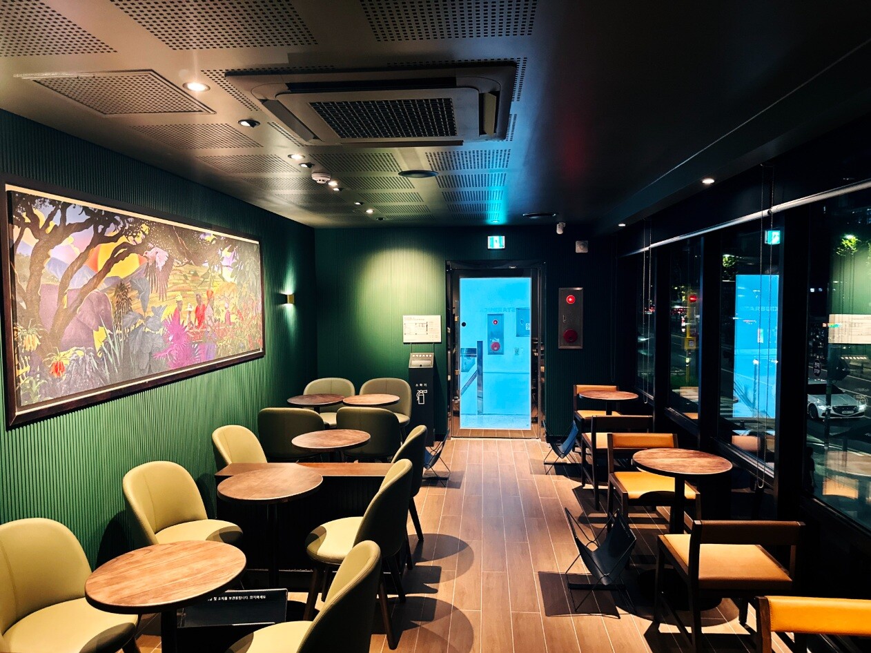Starbucks Dongjak Boulevard — photo 3