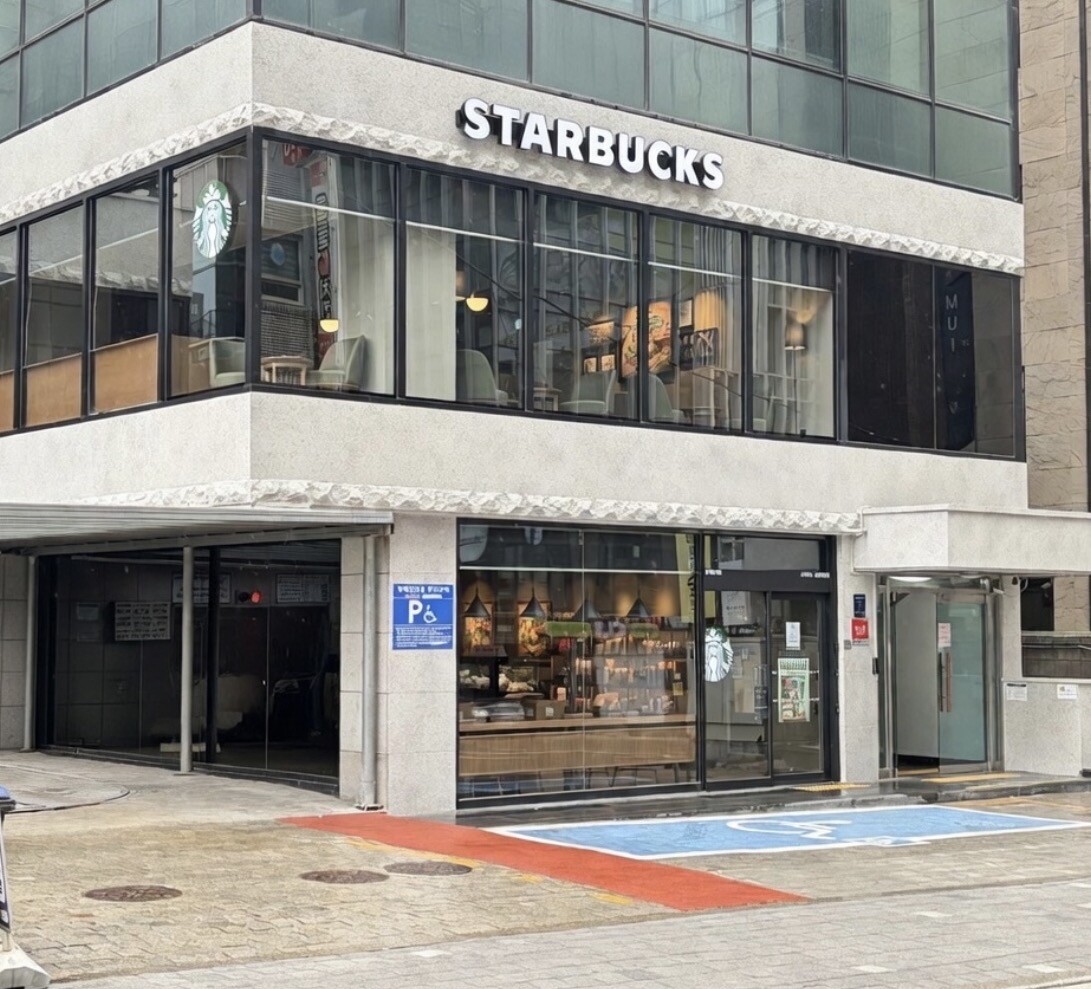 Starbucks Samseong Hwimun — photo 1