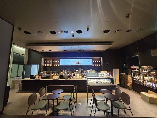 Starbucks BIFC2 — photo 3